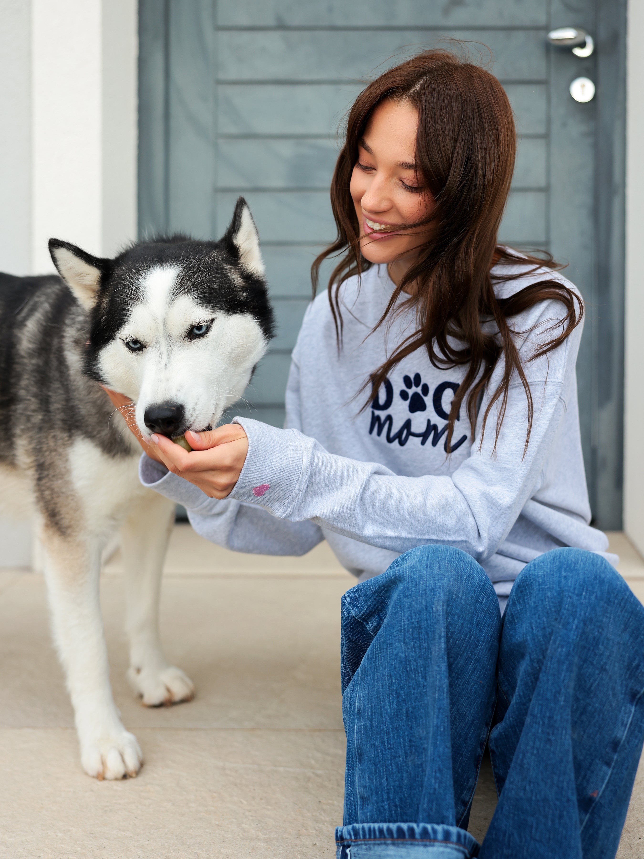 "Dog Mom" Sweatshirt - Large