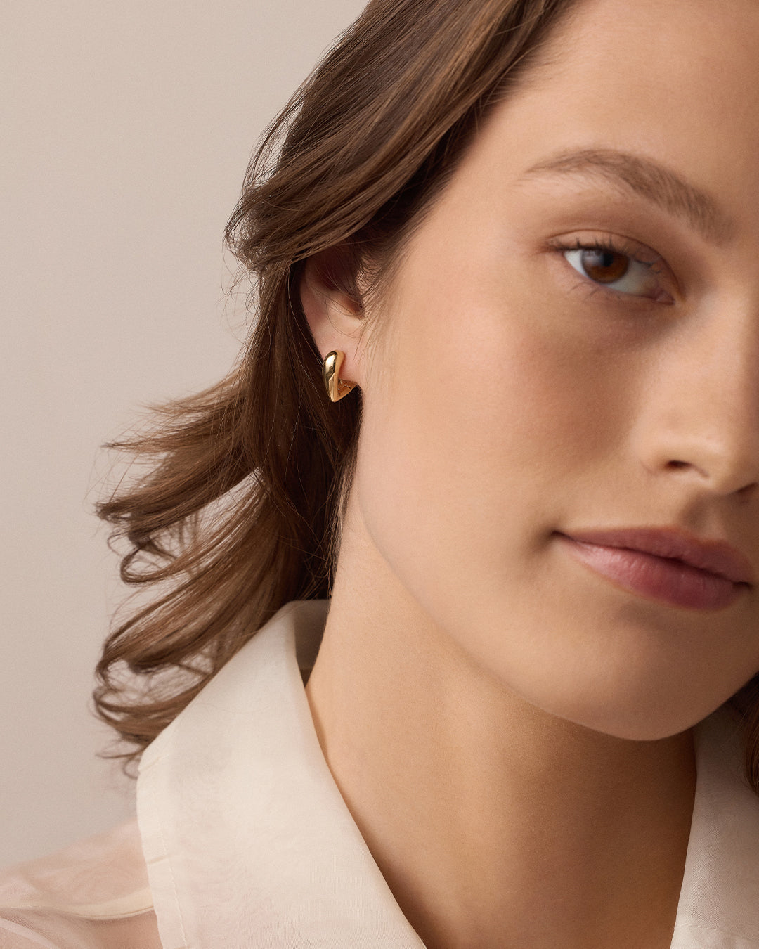 Amour Heart Huggies (gold)