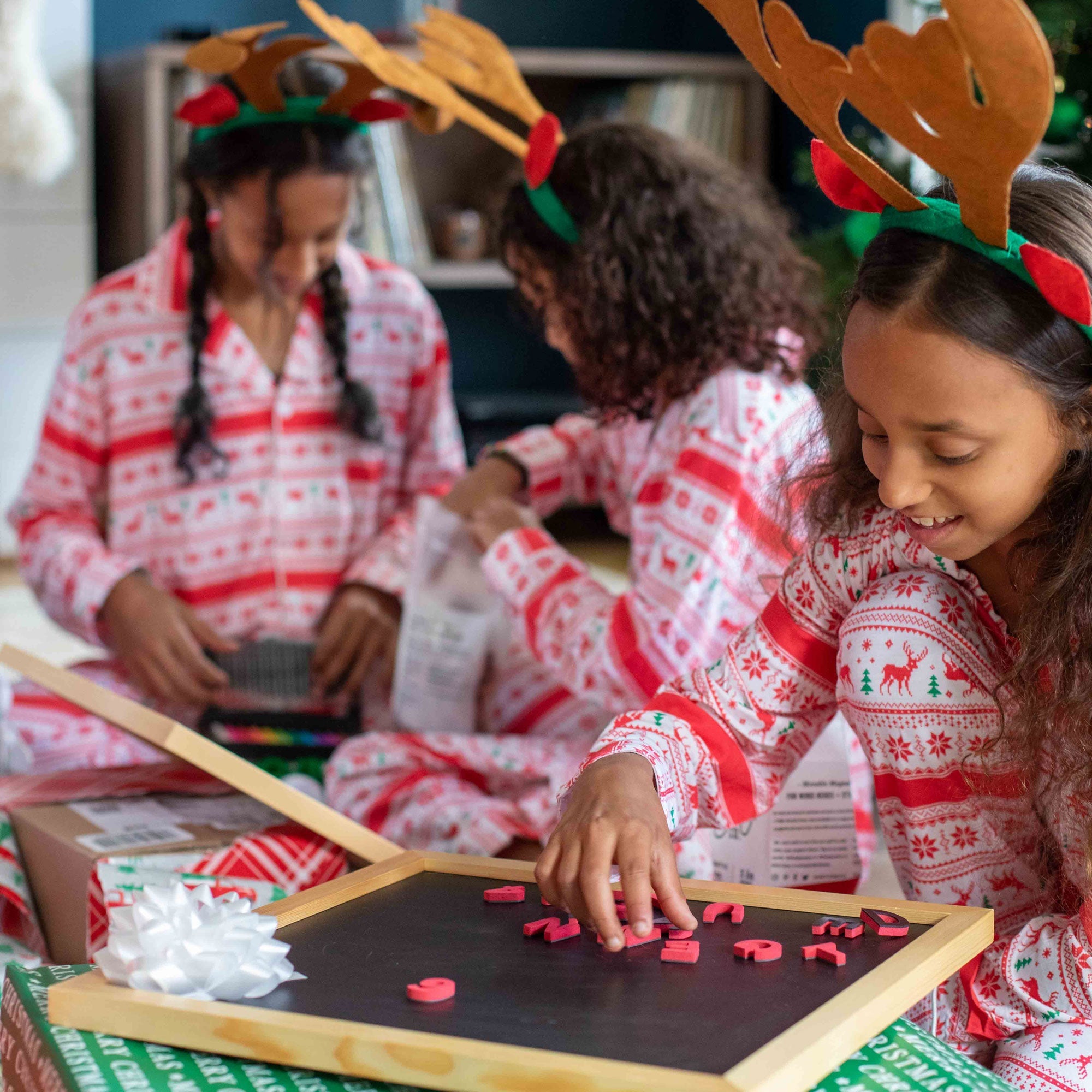 Magnetic Letters Holly Berry (classic serif)