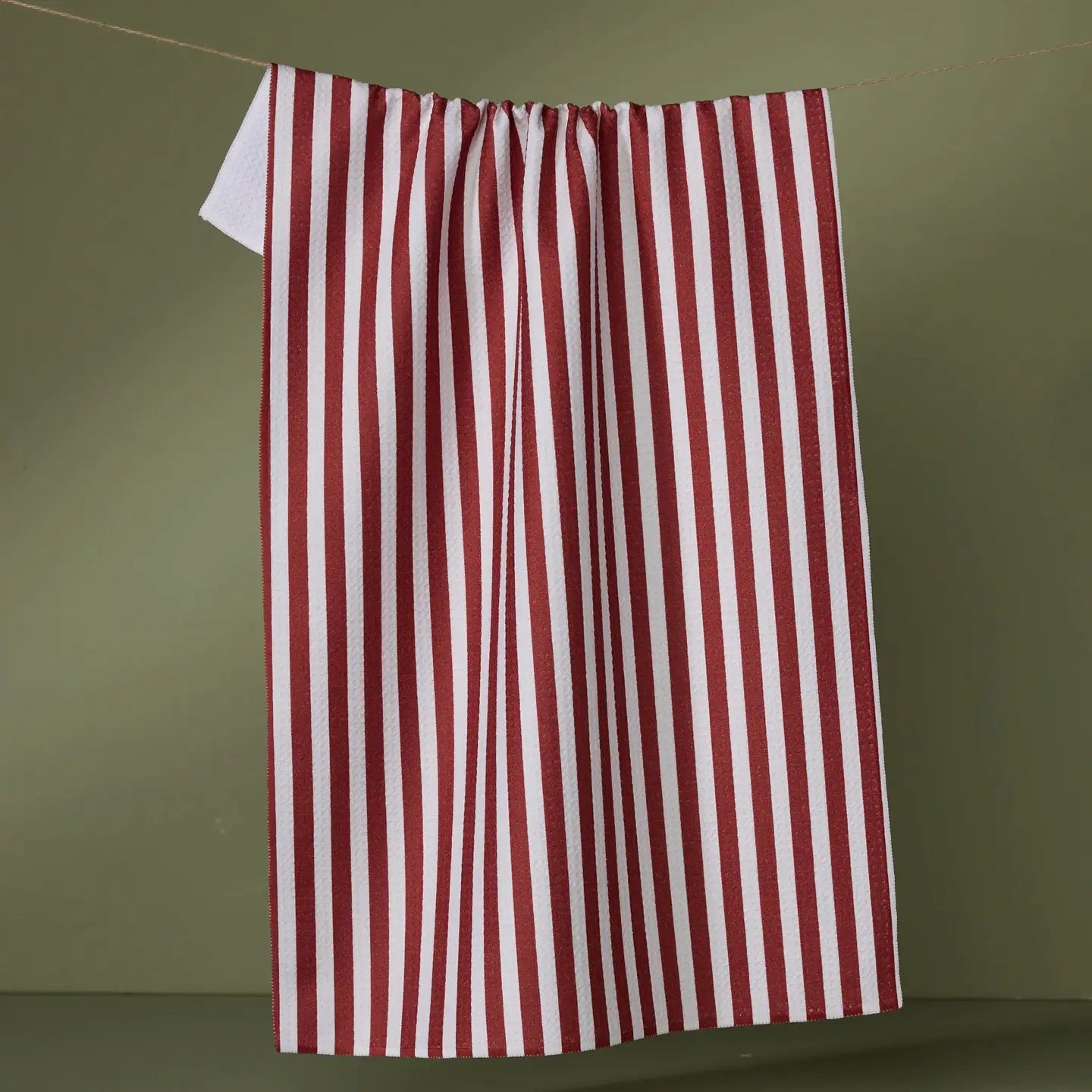 RIBBON RED TEA TOWEL