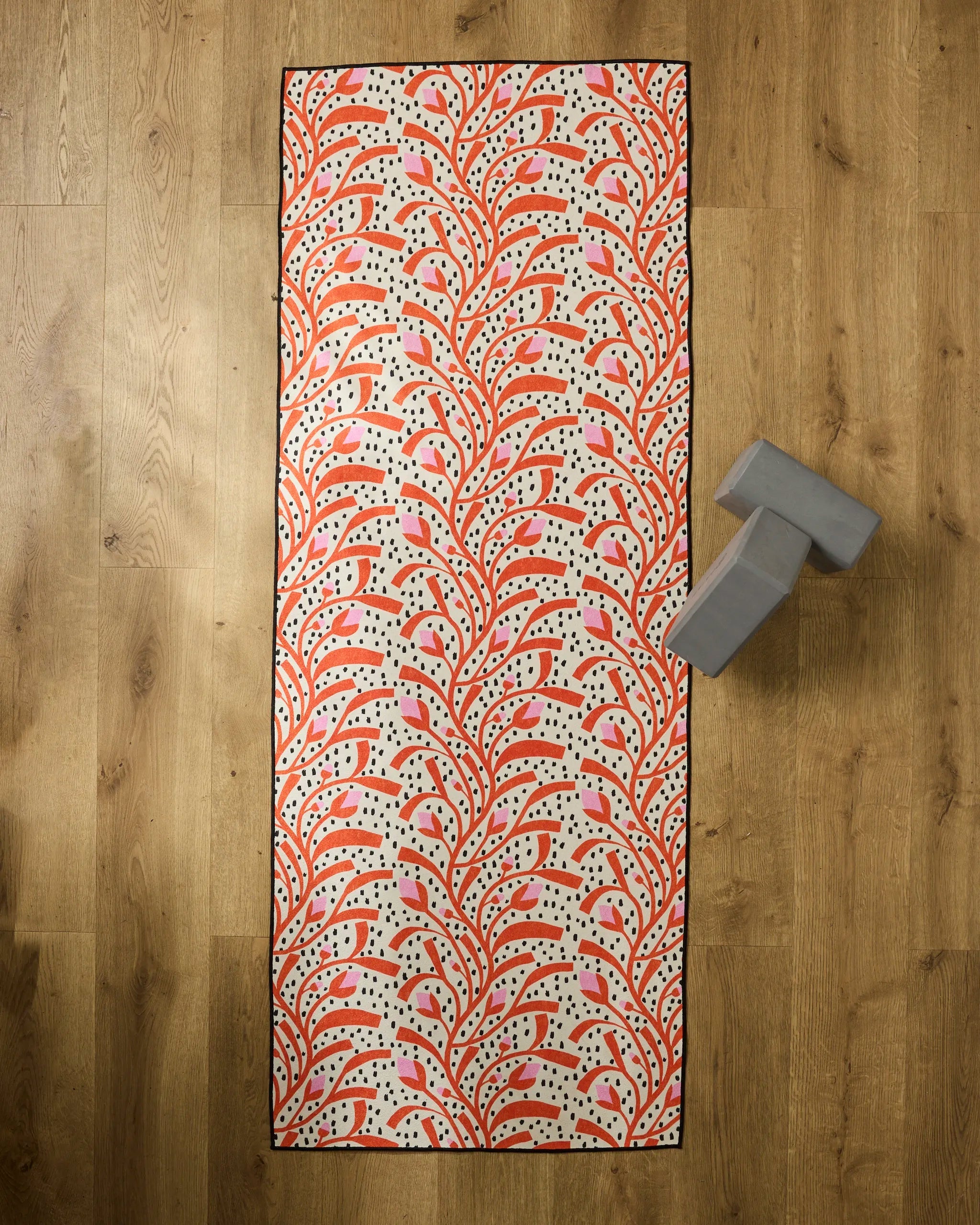 YOGA TOWEL-GRAPHIC FLOWER BUDS