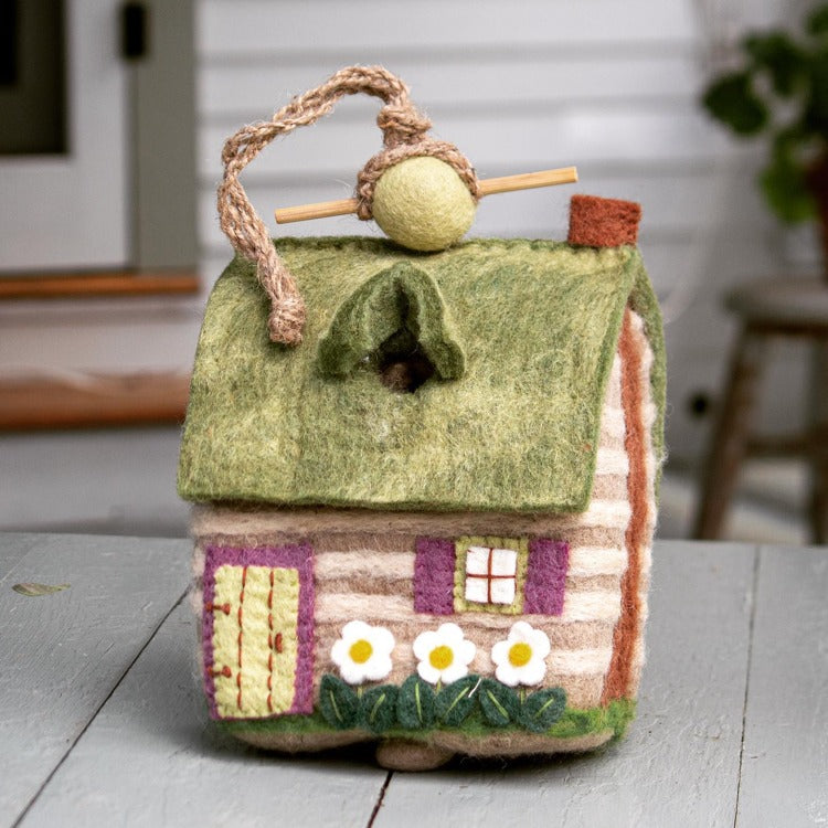 Birdhouse: Country Cabin