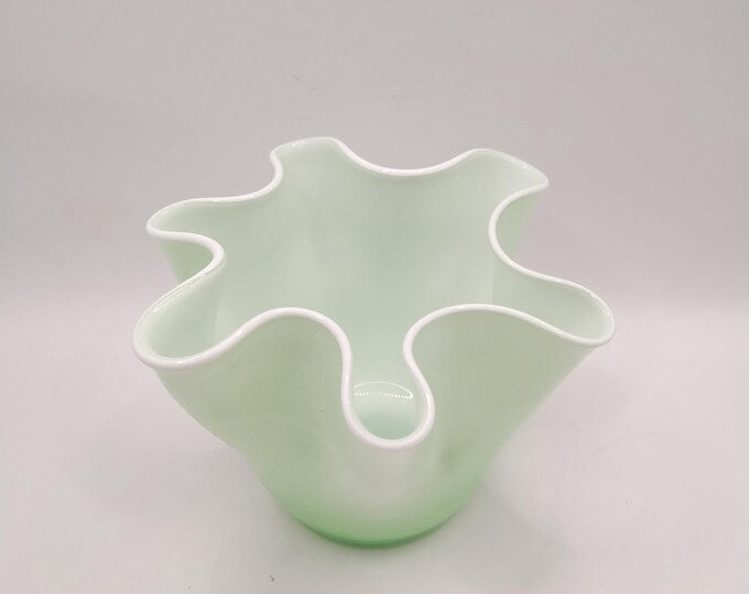 RUFFLED VASE-LIGHT GREEN