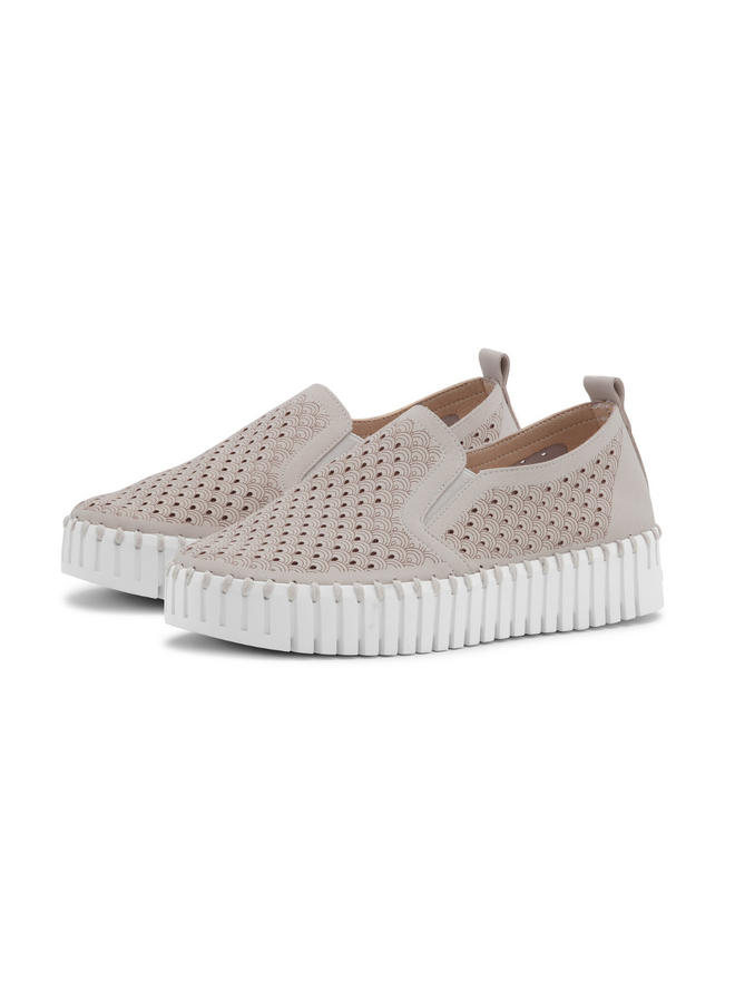Ilse Jacobsen Tulip Platform slip-on sneakers in atmosphere taupe with laser-cut perforations and white platform sole