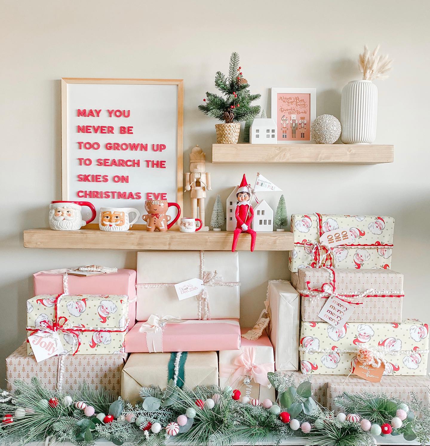 Magnetic Letters Holly Berry (classic serif)