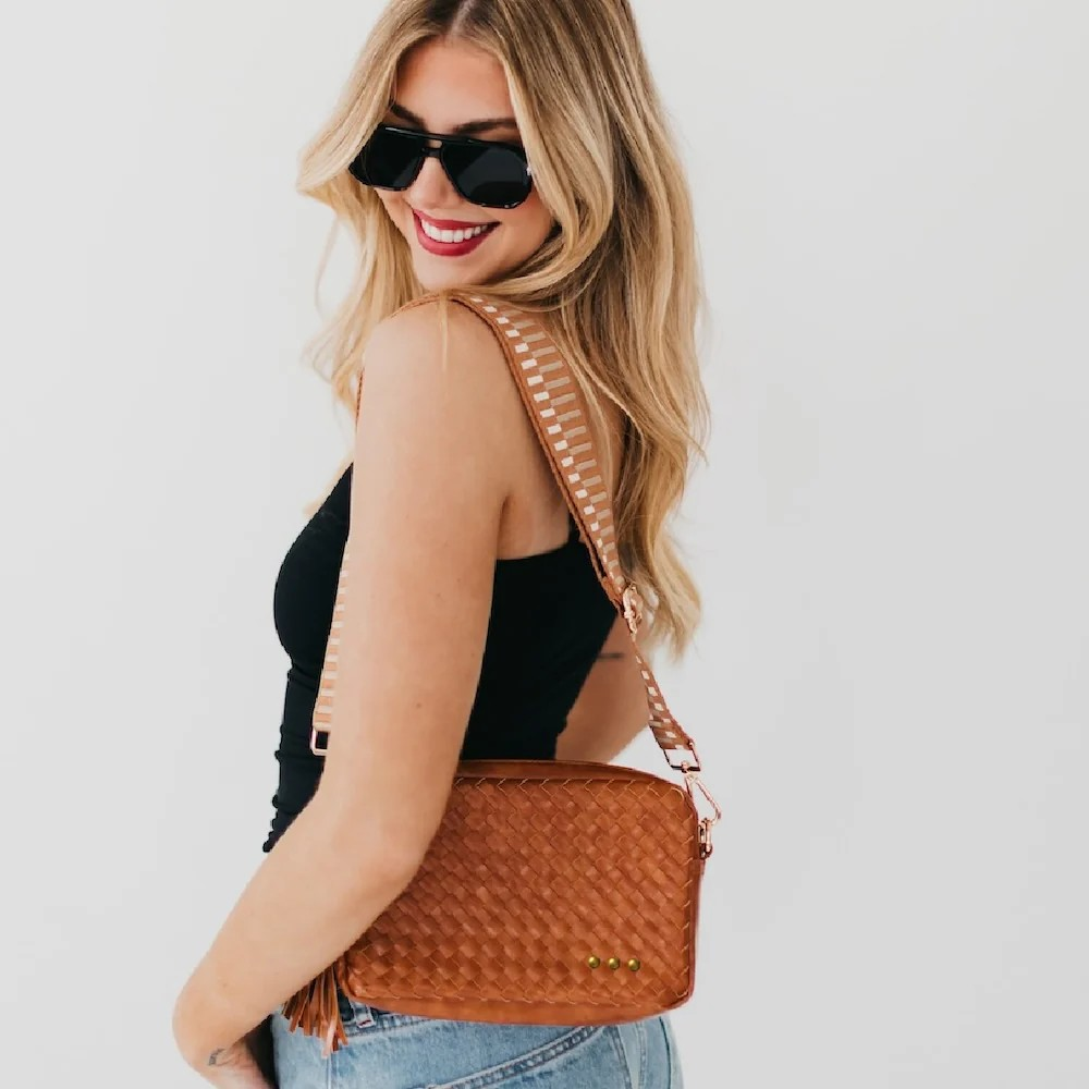 WOVEN WILLOW CAMERA CROSSBODY BAG-BROWN