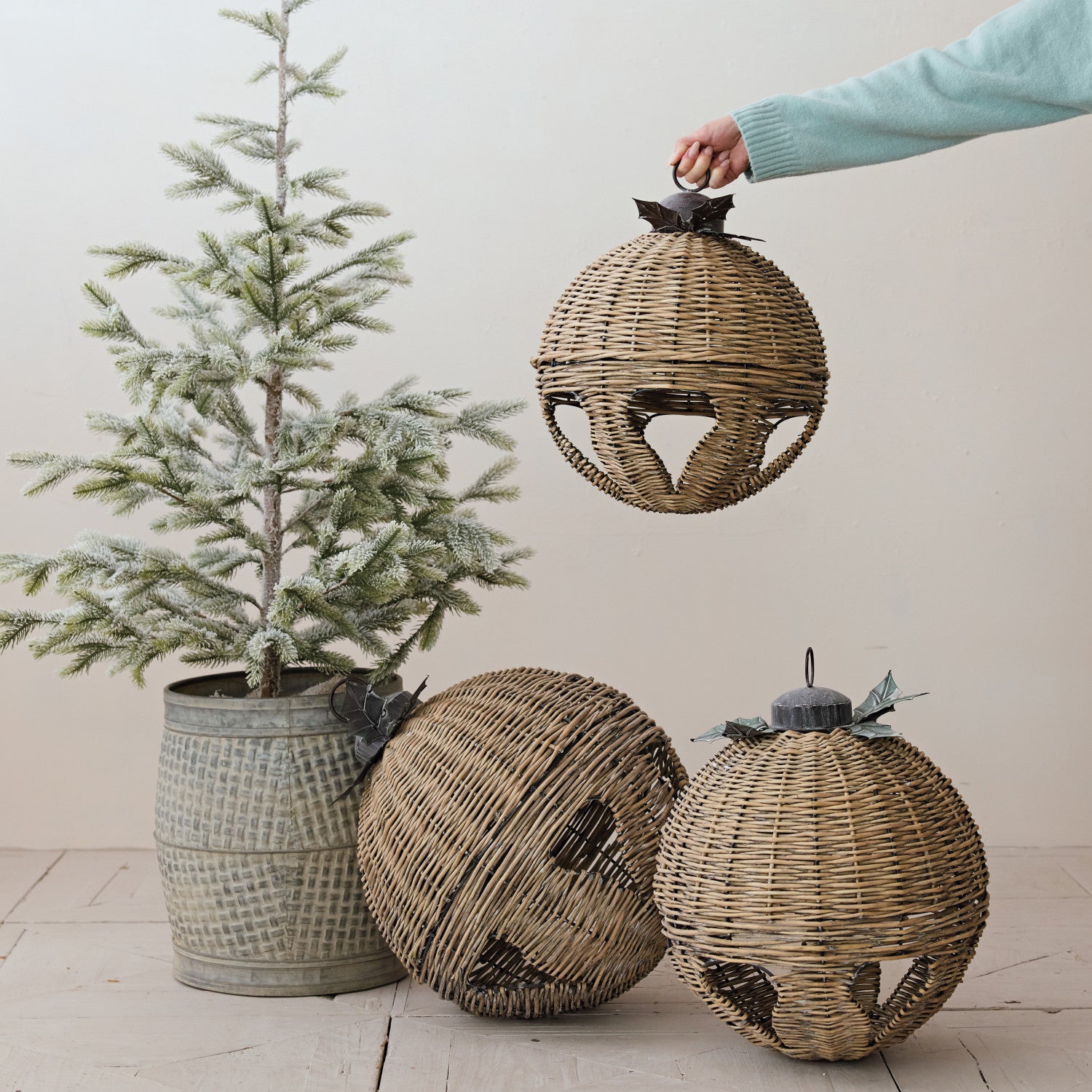 HAND WOVEN RATTAN BELL W/METAL LEAVES- LARGE