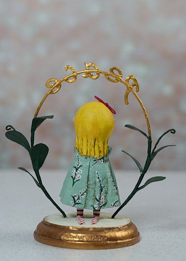 "PRAYING FOR PEACE" FIGURINE
