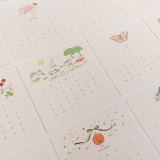 2026 CLASSIC DESK CALENDAR WITH GOLD EASEL