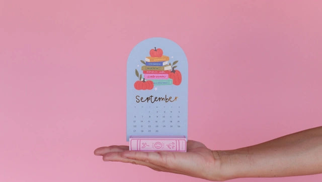 BOOK LOVER'S 2026 MINI DESK CALENDAR