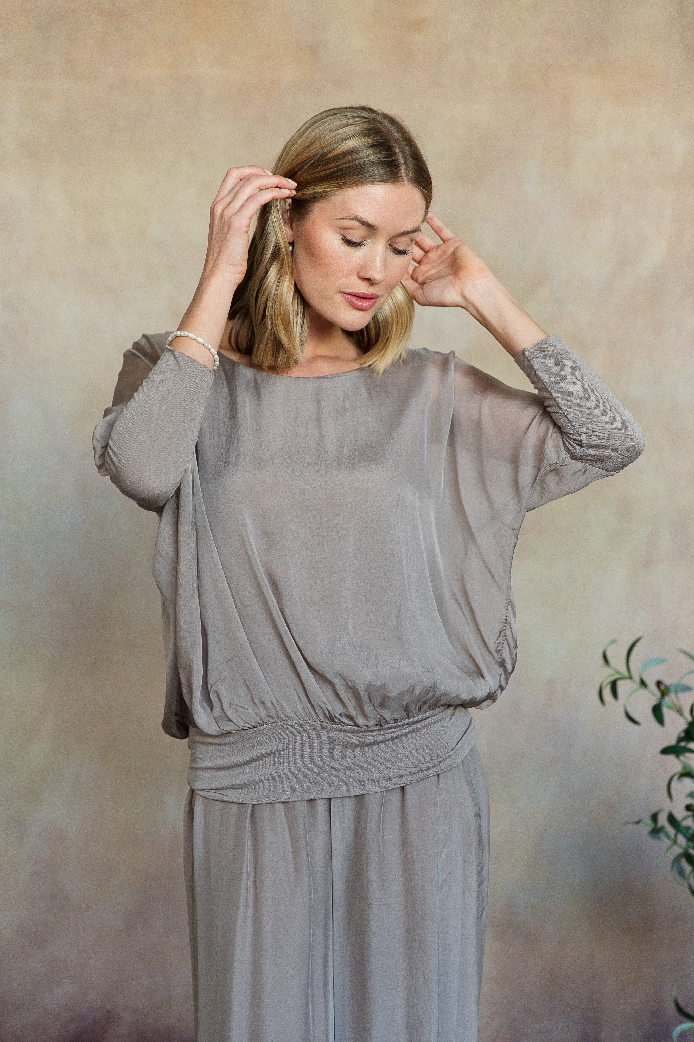 CASSANDRA SILK TOP-TAUPE-O/S