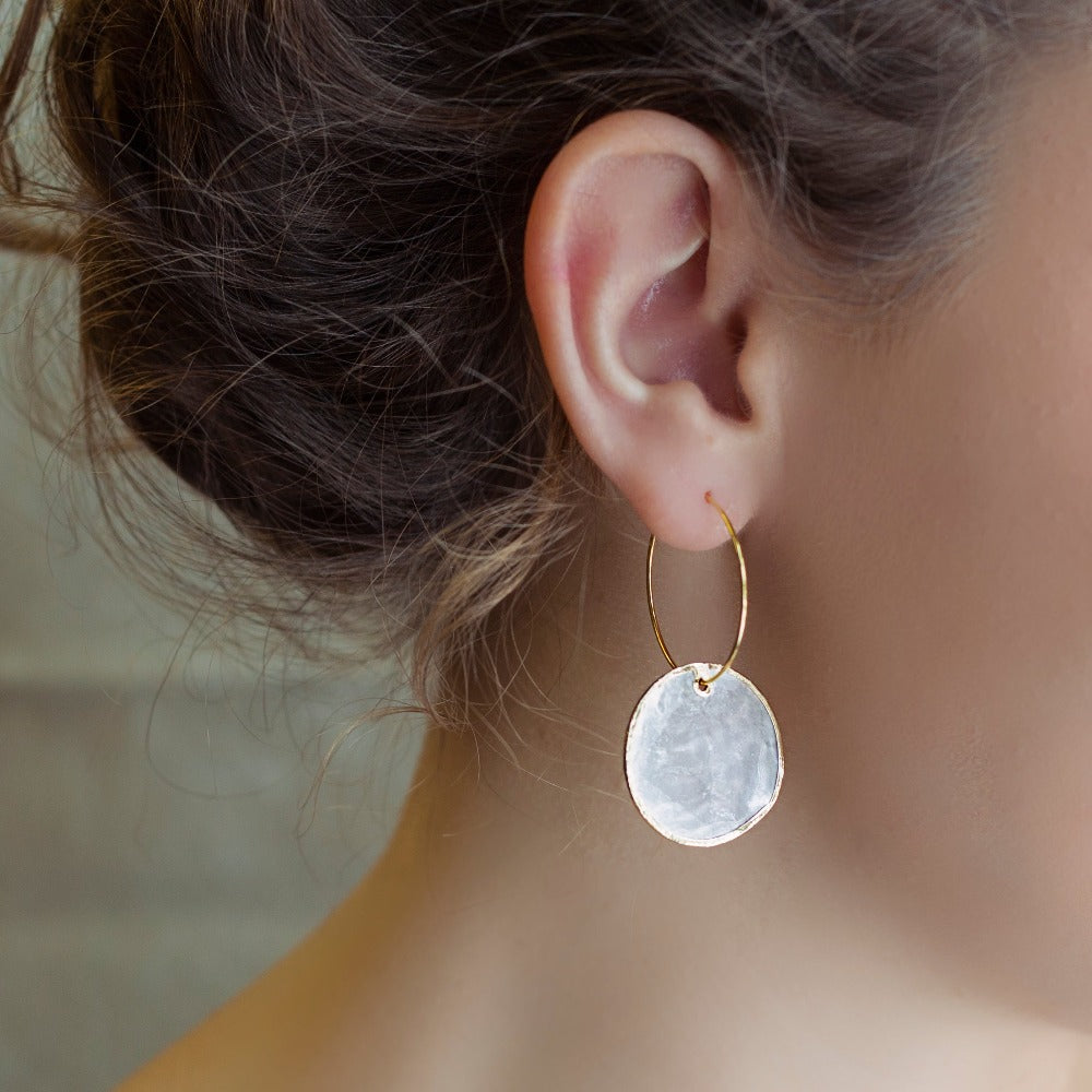 INTENTIONS EARRINGS CAPIZ SHELL ROUND
