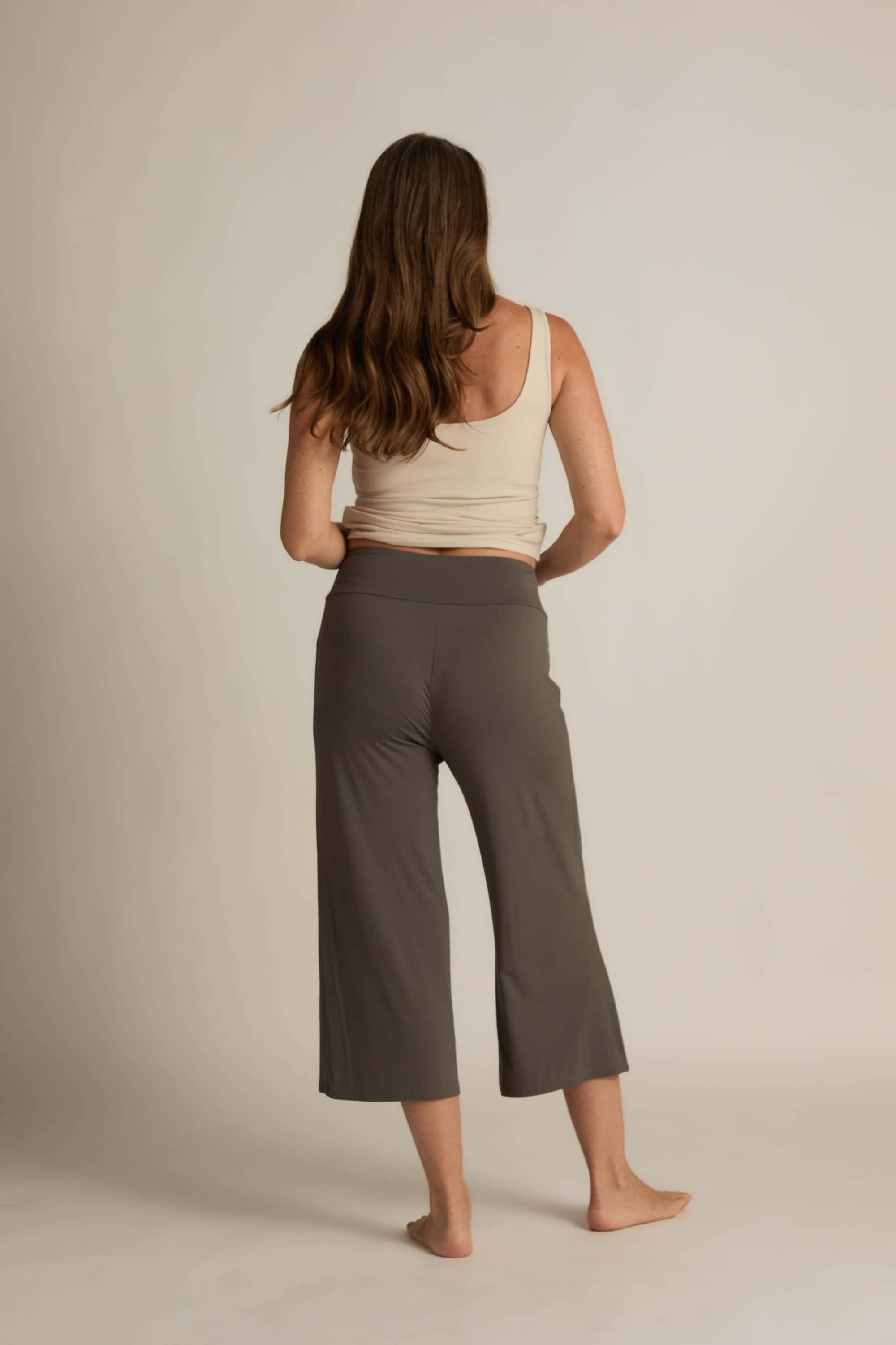 Wide-Leg Capri: Earl Grey: Medium