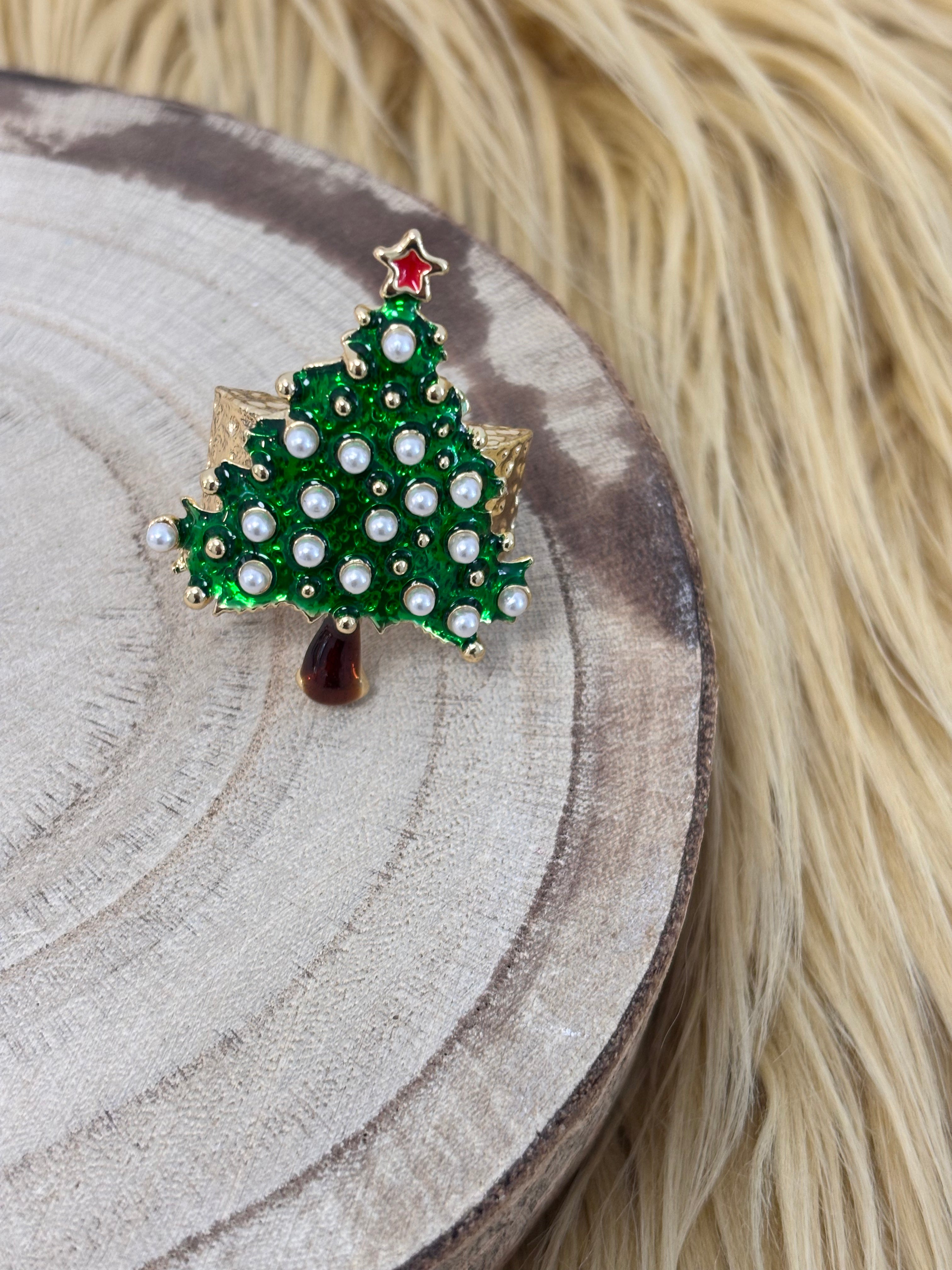 Christmas Tree - Green w/Pearl Ornaments Ring