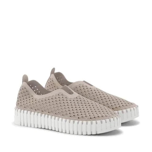 Ilse Jacobsen Tulip Platform slip-on sneakers in atmosphere taupe with white chunky sole