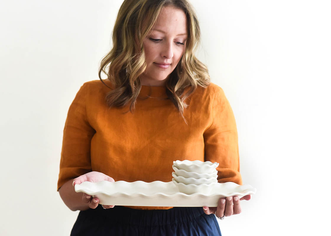 SIGNATURE WHITE RUFFLE 16" SKINNY TRAY