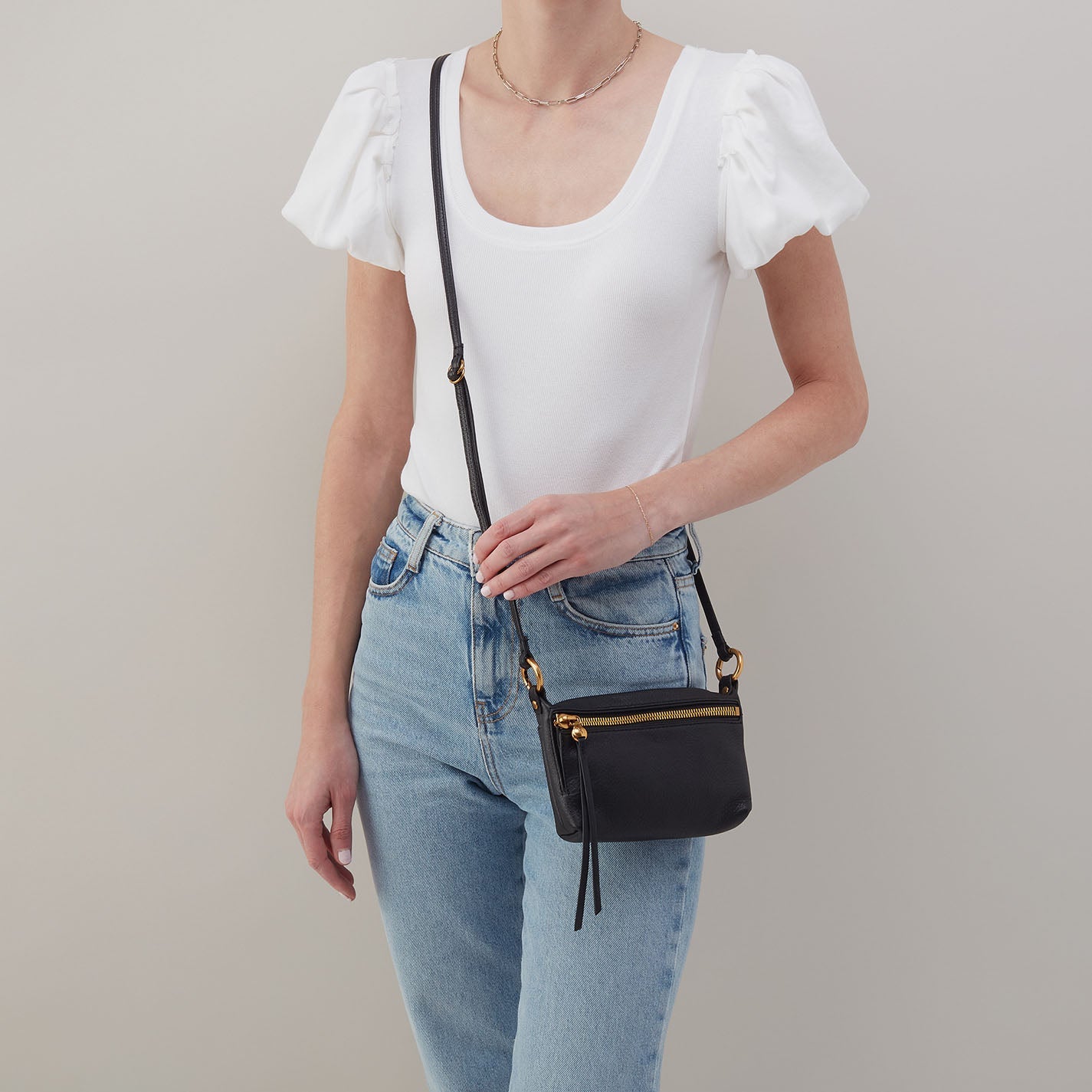 RUN ABOUT CROSSBODY PURSE-BLACK