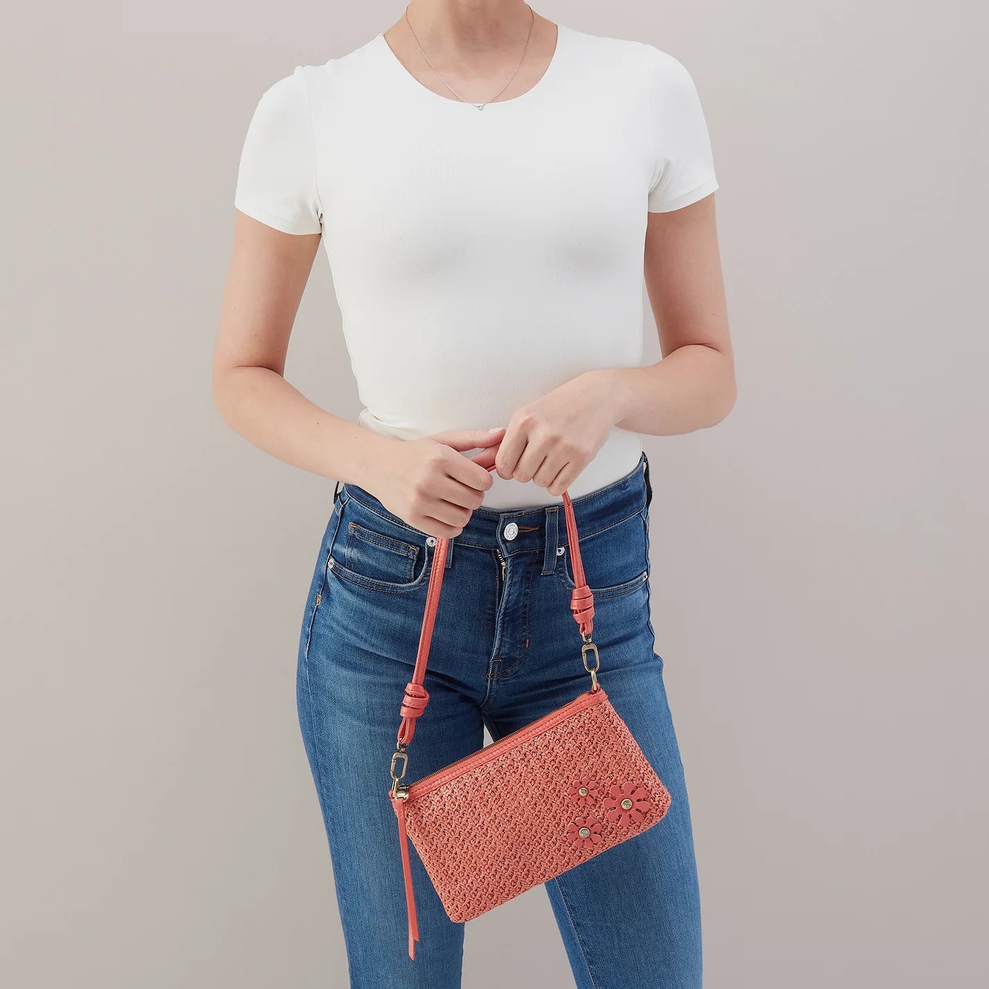HOBO BAG DARCY -WILD ROSE WOVEN STRAW