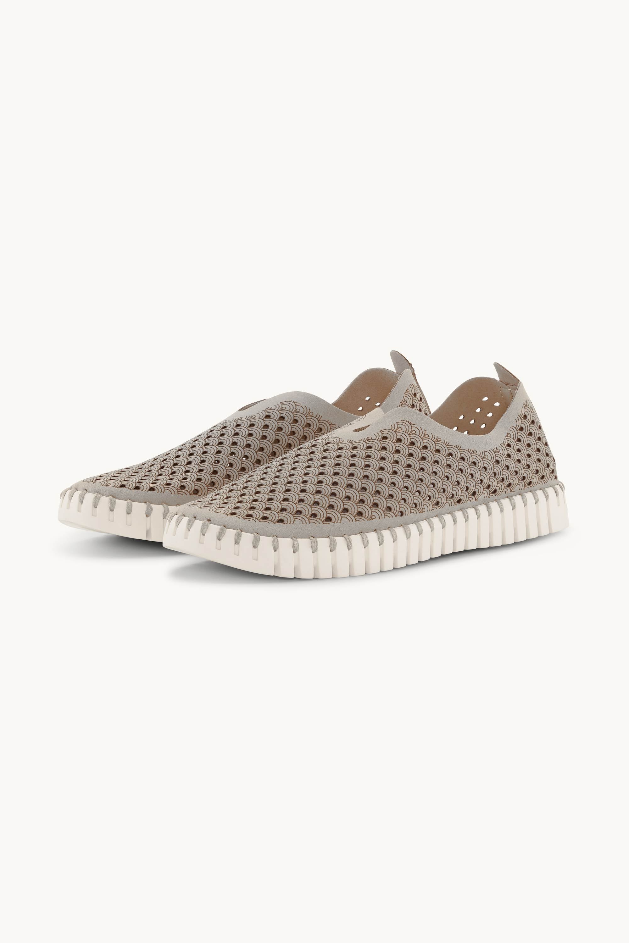 Ilse Jacobsen Tulip Platform slip-on sneakers in atmosphere taupe with perforated upper and white sole