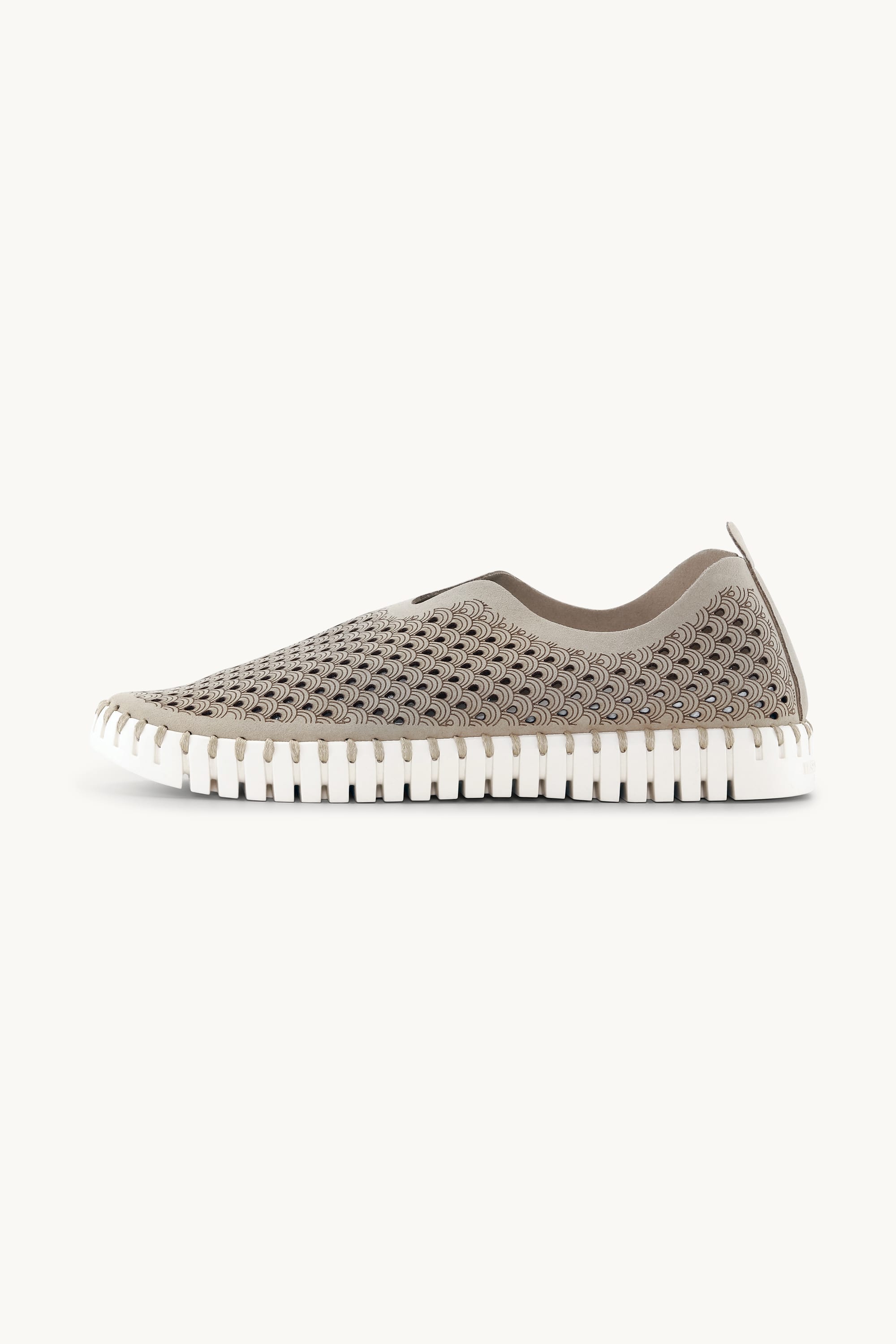 Ilse Jacobsen Tulip Platform sneaker in atmosphere taupe with scalloped perforated upper and white sole, side view