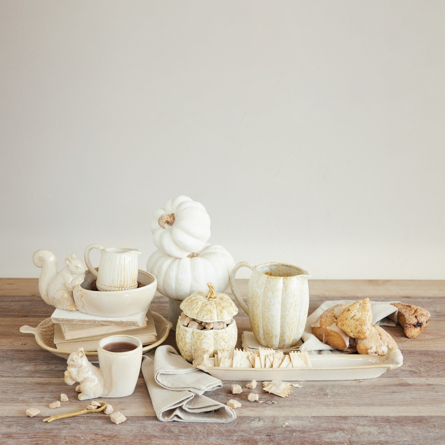 Stoneware Bowl w/Squirrel - Cream