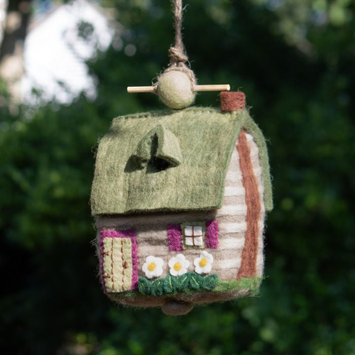 Birdhouse: Country Cabin