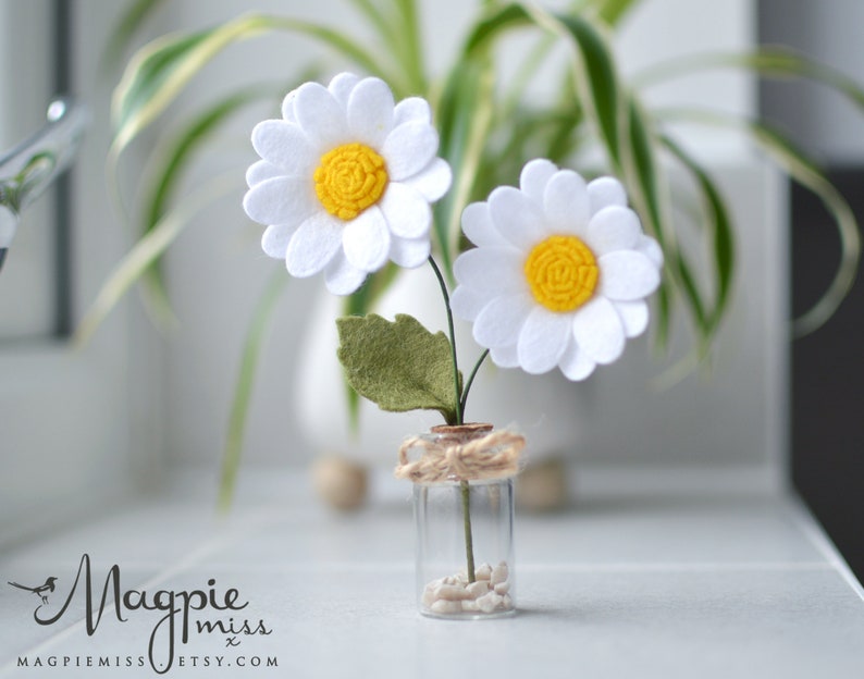 FELT DOUBLE DAISY