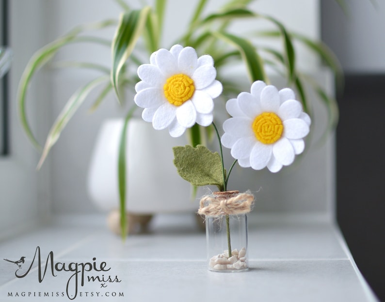 FELT DOUBLE DAISY