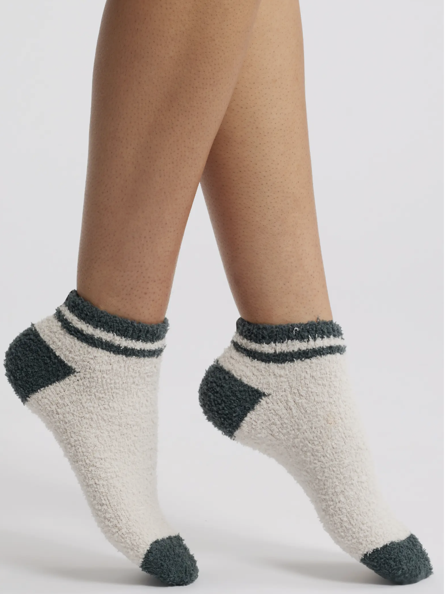Cozy Chic Striped Tennis Socks - Sand Dune/Deep Juniper S/M